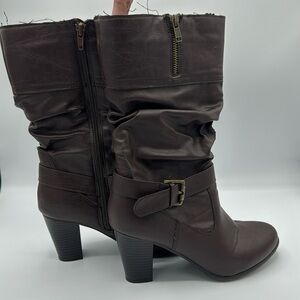Used women’s brown faux leather heeled boots Size 6/7